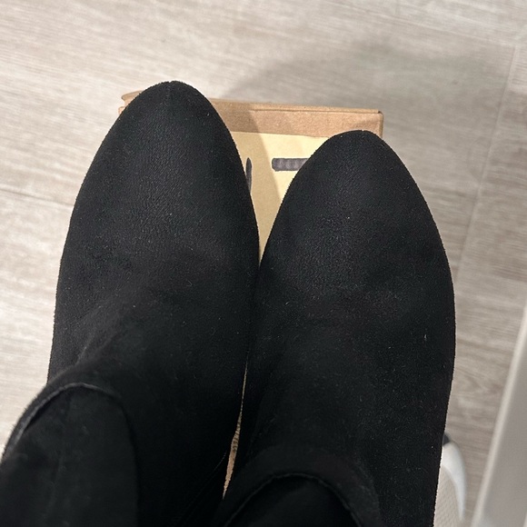 Sexy Boots by GUESS - Picture 4 of 4